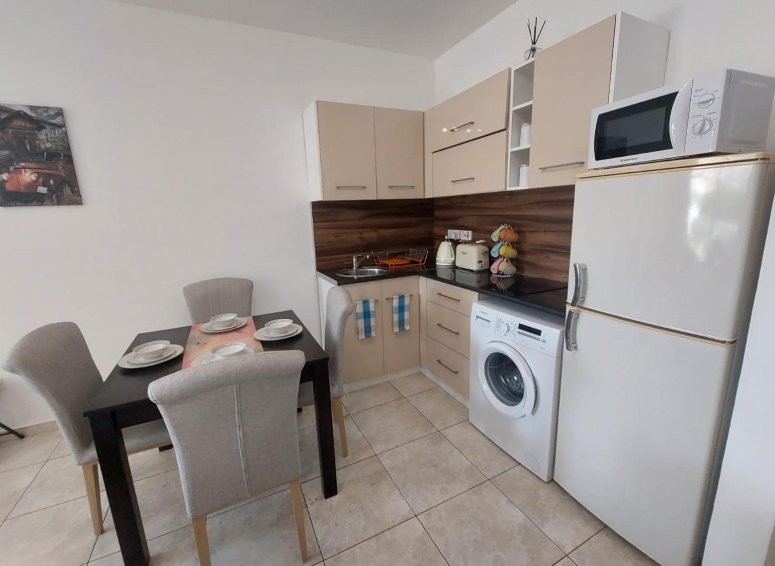 Joanne'S Cosy 1 Bdrm Apt Paphos Bagian luar foto