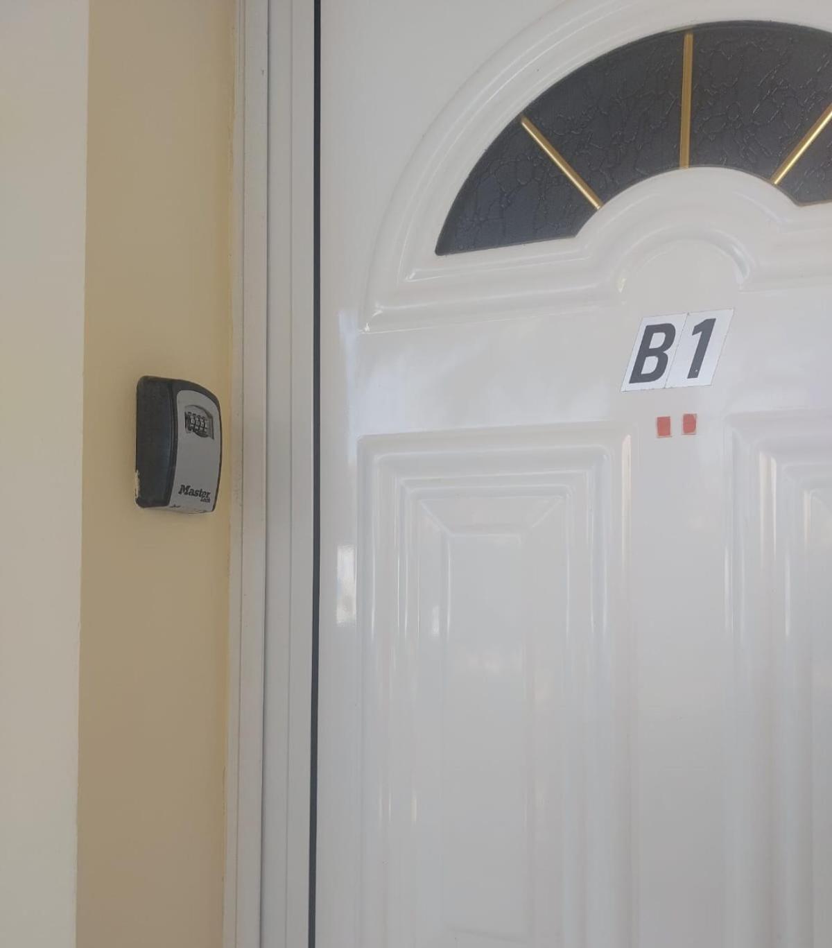 Joanne'S Cosy 1 Bdrm Apt Paphos Bagian luar foto