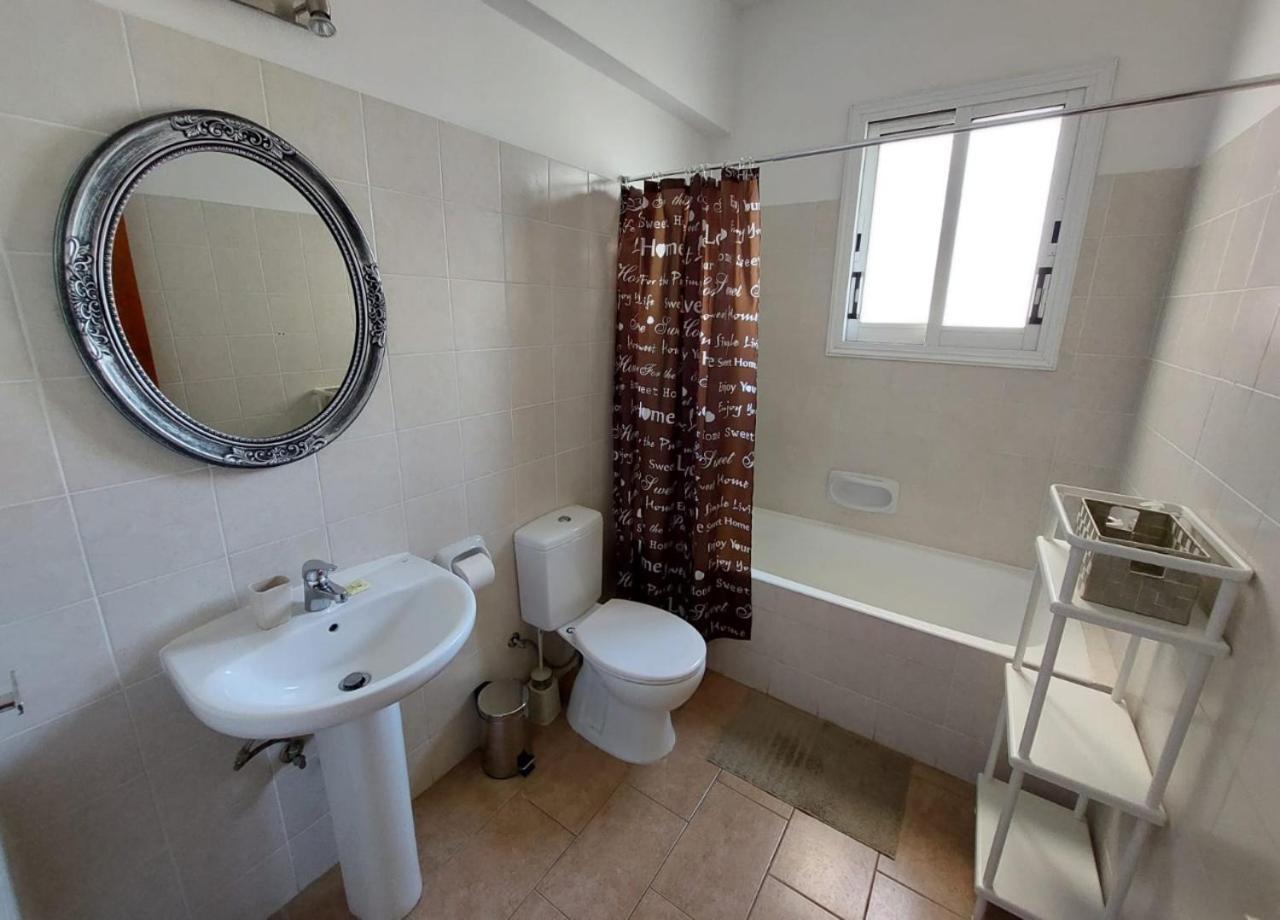 Joanne'S Cosy 1 Bdrm Apt Paphos Bagian luar foto